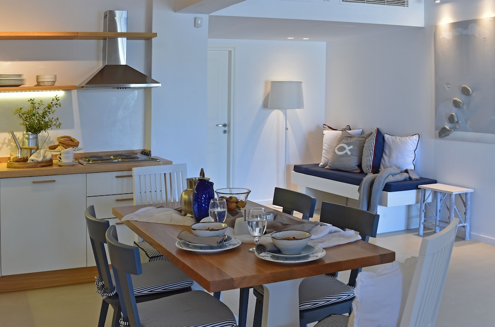 AMBASSADOR LUXURY VILLAS 33/50