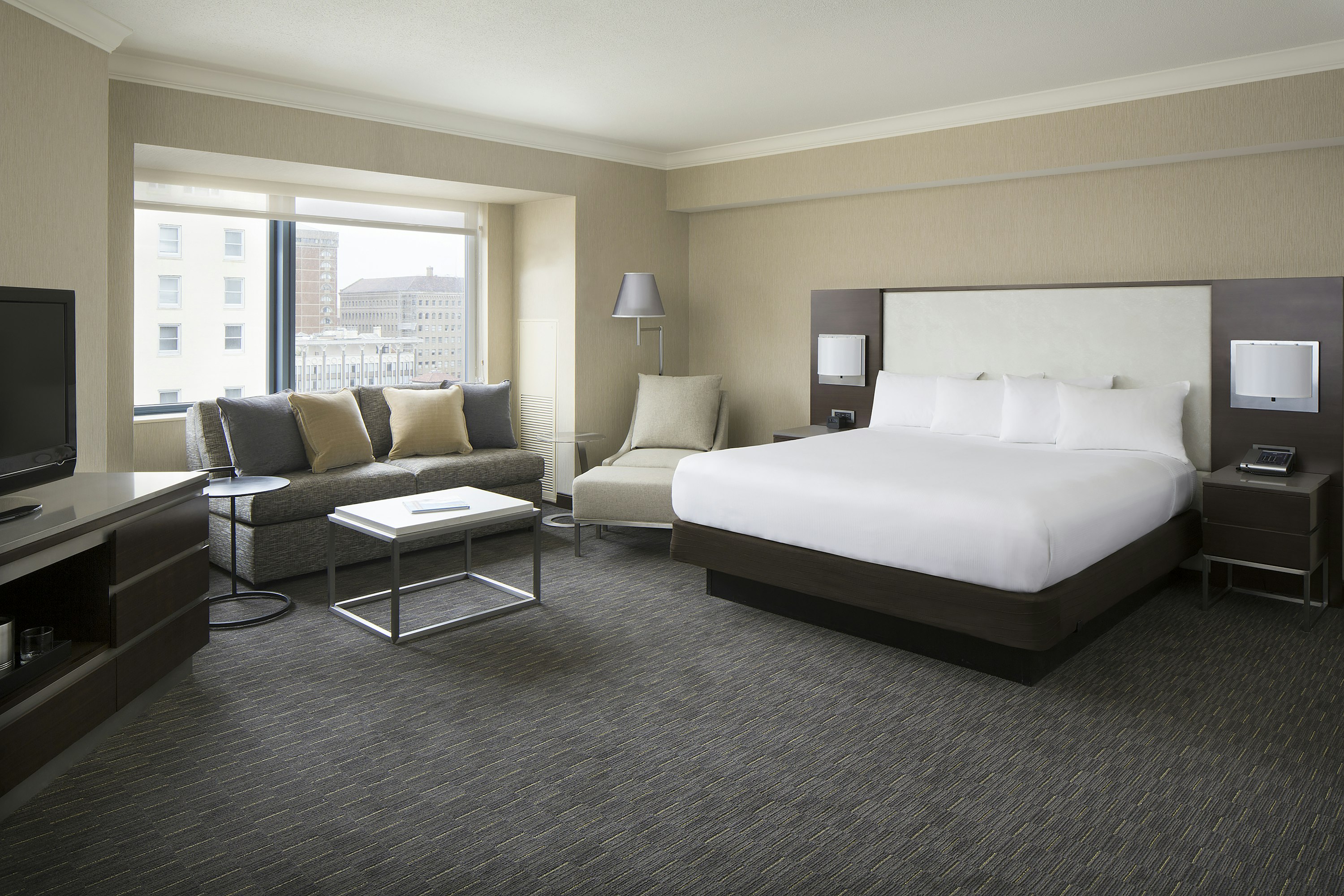 JUNIOR SUITE, KING BED