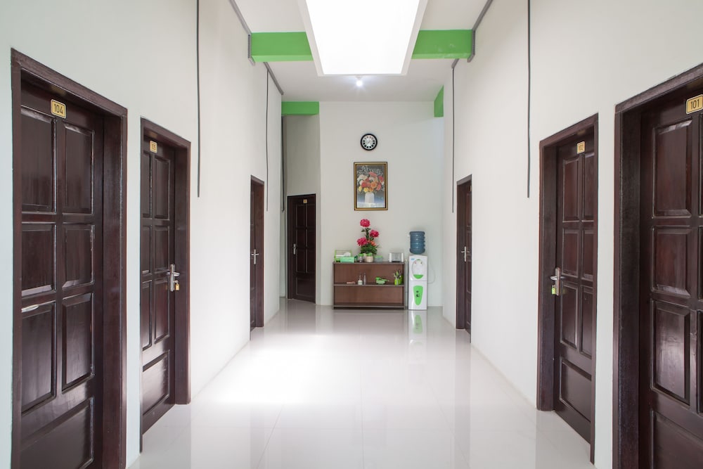 Reddoorz Near Banyuwangi Baru Station 4/28