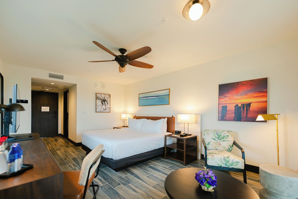 DELUXE, KING BED, RIVER VIEW, BALCONY