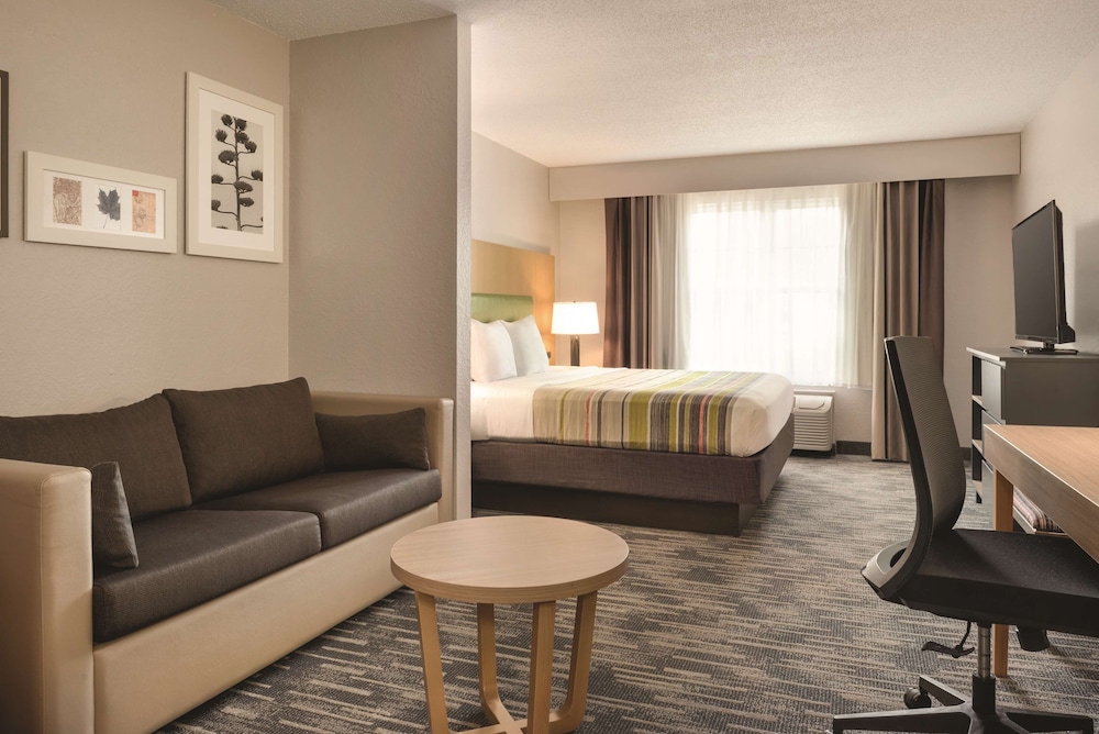 Country Inn & Suites by Radisson, Pella, IA 15/30