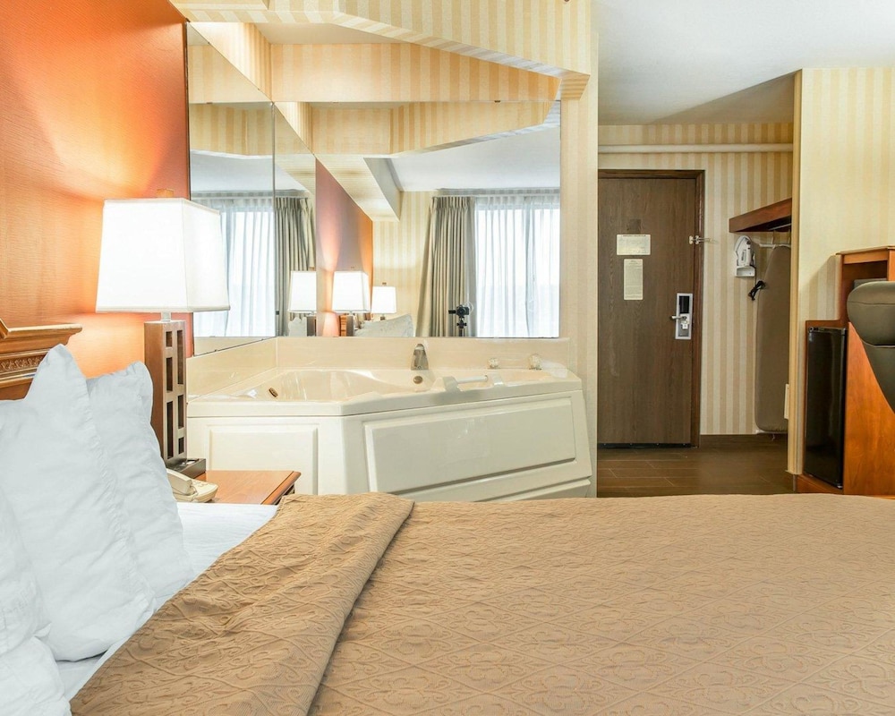 Quality Inn Gaylord MI 22/40