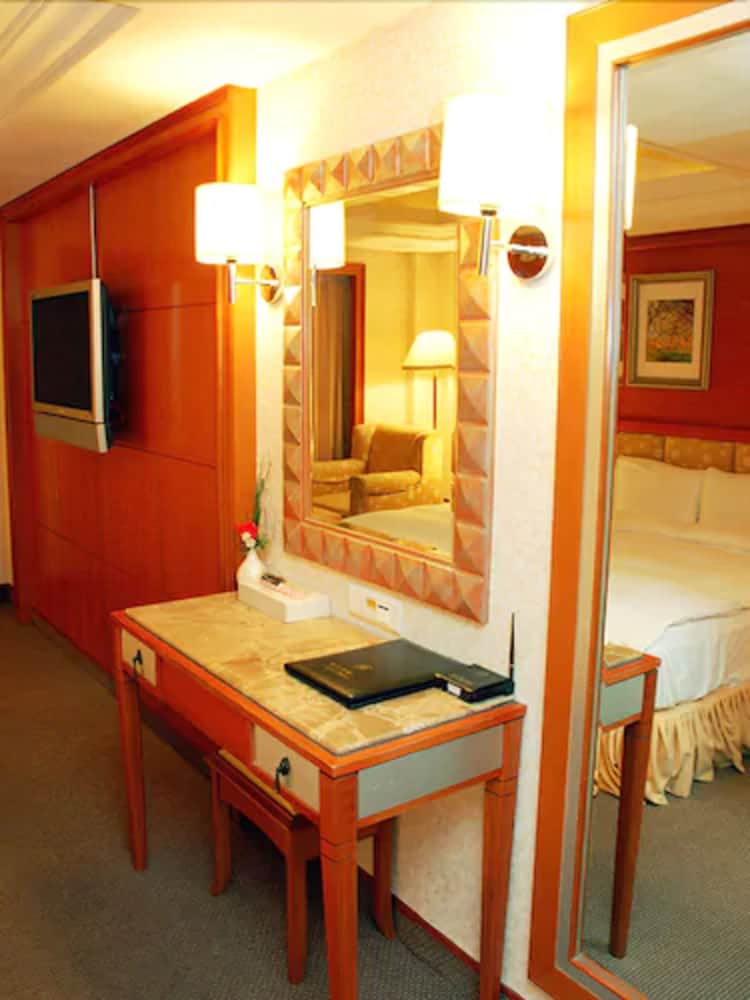 Attic Hotel 54/63
