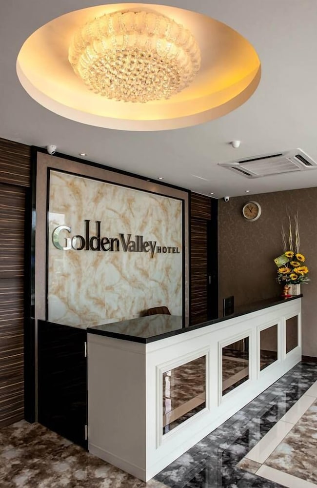 Golden Valley Hotel 4/46