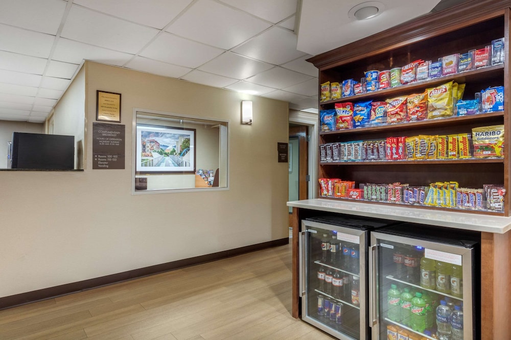 Comfort Inn & Suites Hamilton Place 6/39