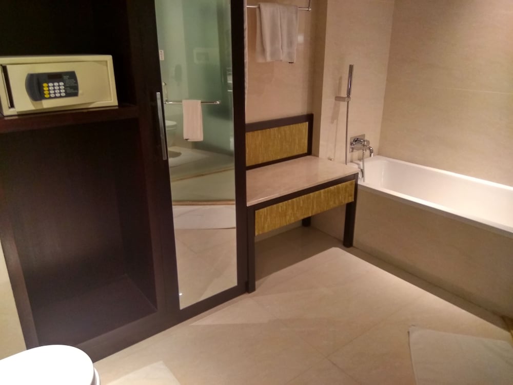 Hycinth Hotels 40/41