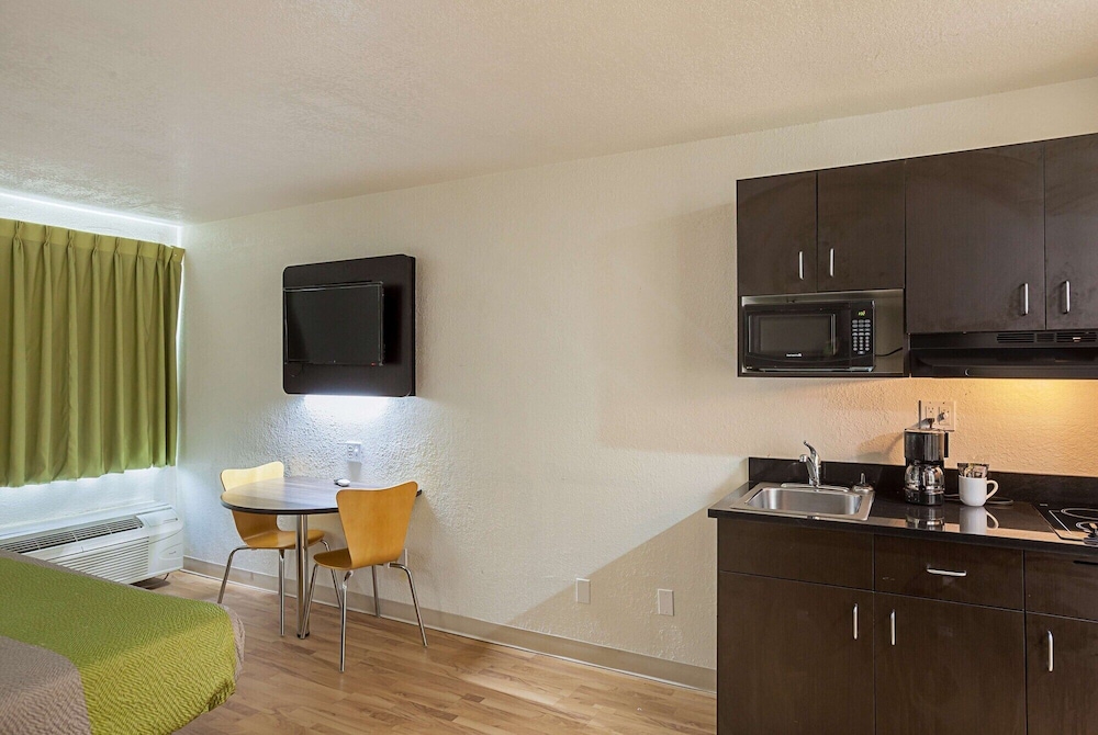 Studio6 Fort Worth, TX - Meacham 45/45
