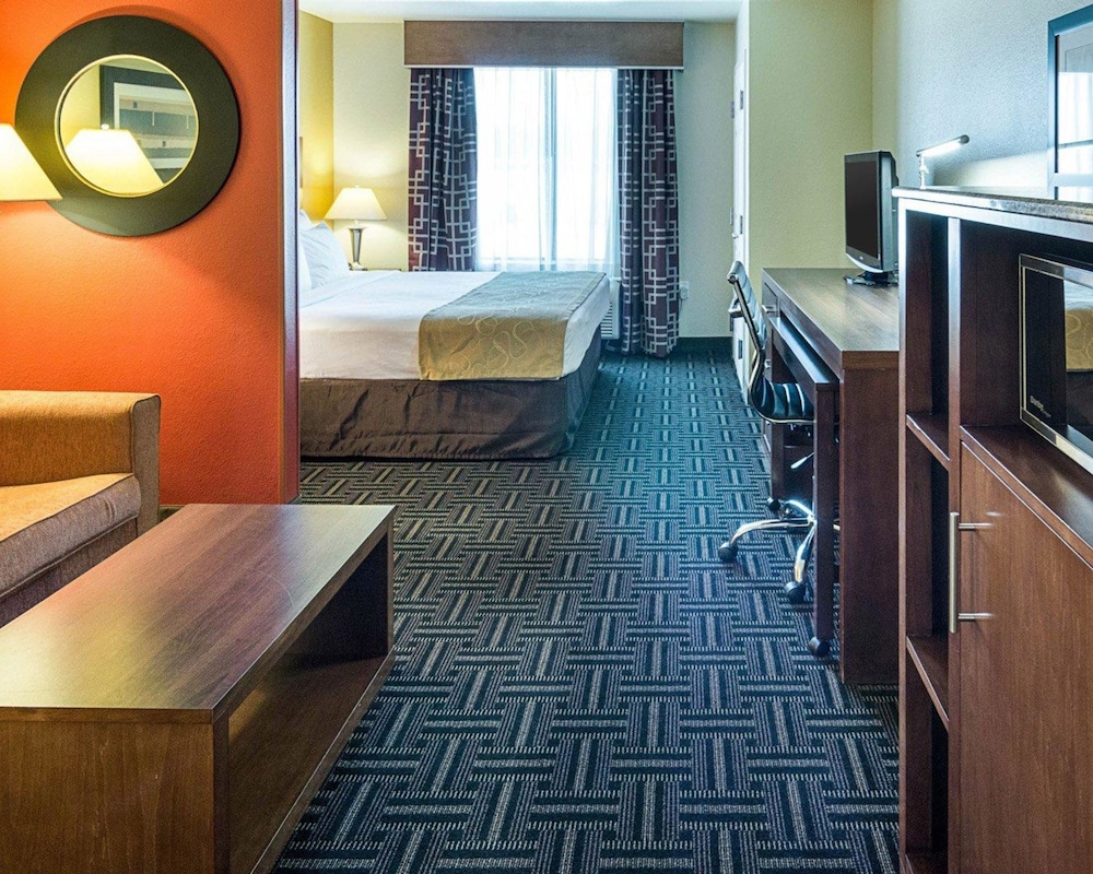Comfort Suites Natchitoches, LA 17/48