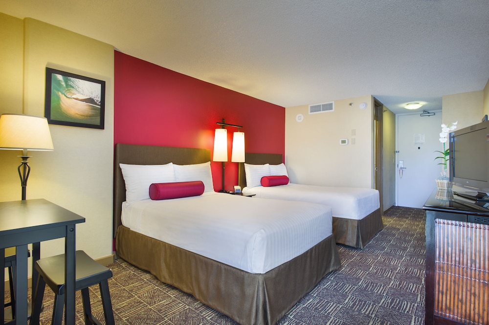 The Twin Fin Hotel 15/65