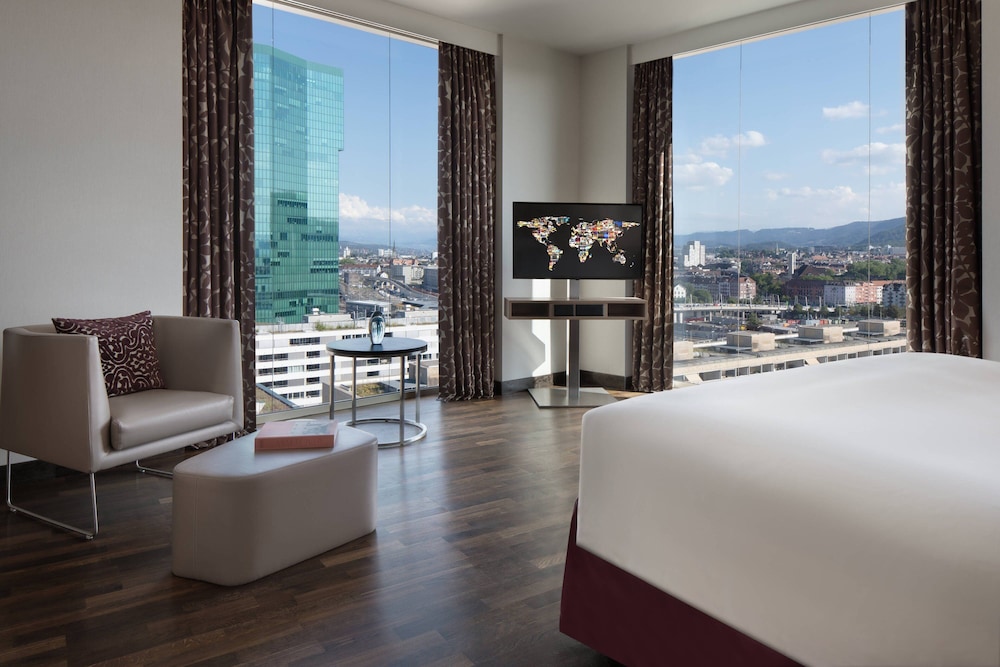 RENAISSANCE ZURICH TOWER HOTEL 13/41