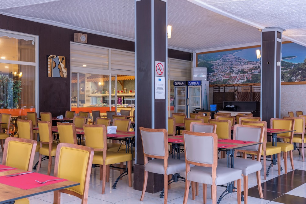 Lims Bona Dea Beach Hotel 55/67