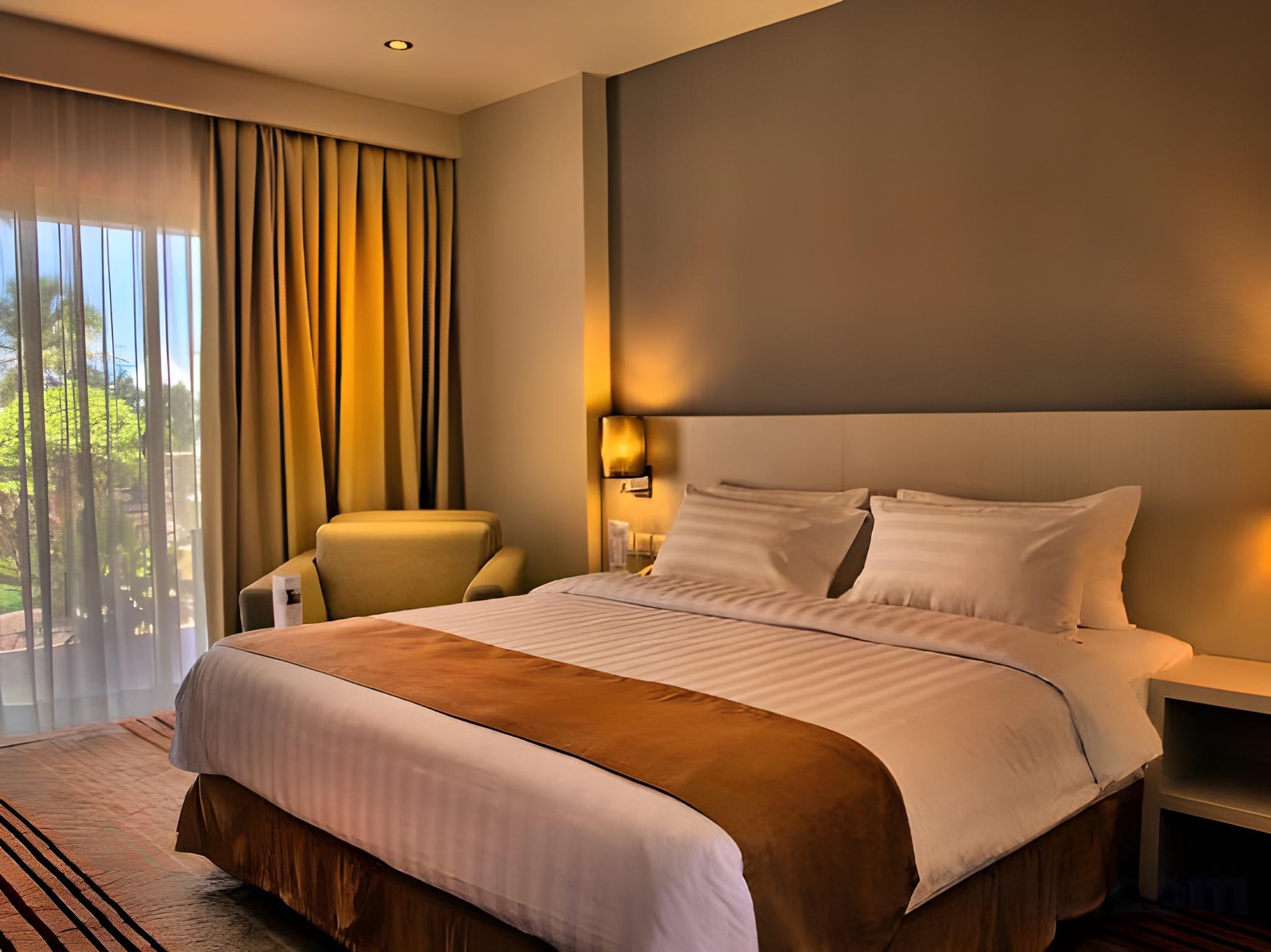 Grand, Deluxe, Kristal Hotel Kupang 2/3