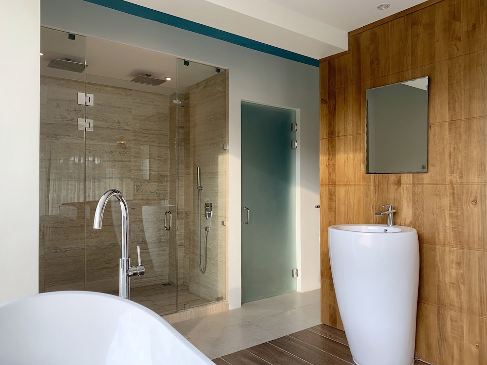 Azura Beach Resort - Adults Only 64/67
