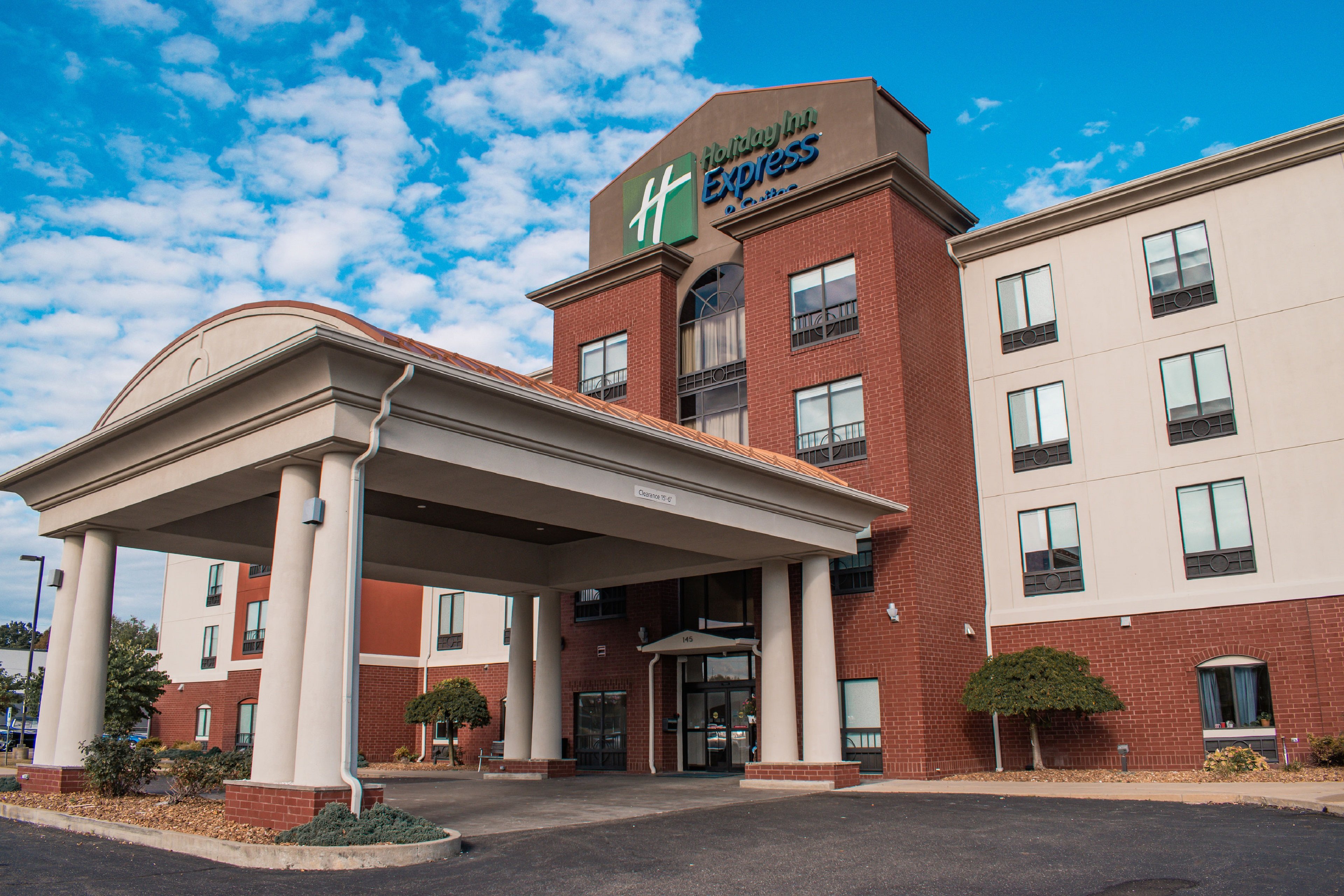 Holiday Inn Express Hotel Suites New Philadelphia 63/66