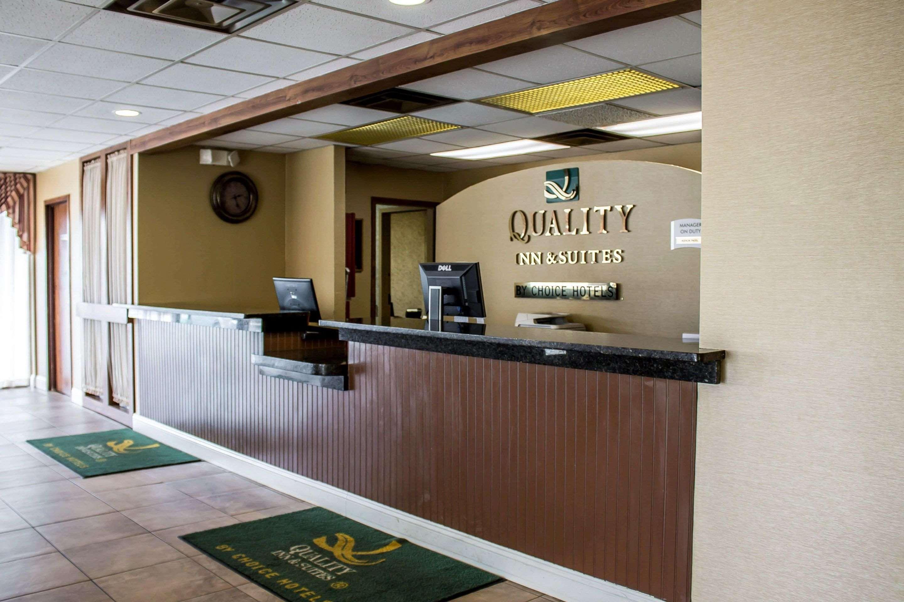 Rodeway Inn & Suites Youngstown 2/60