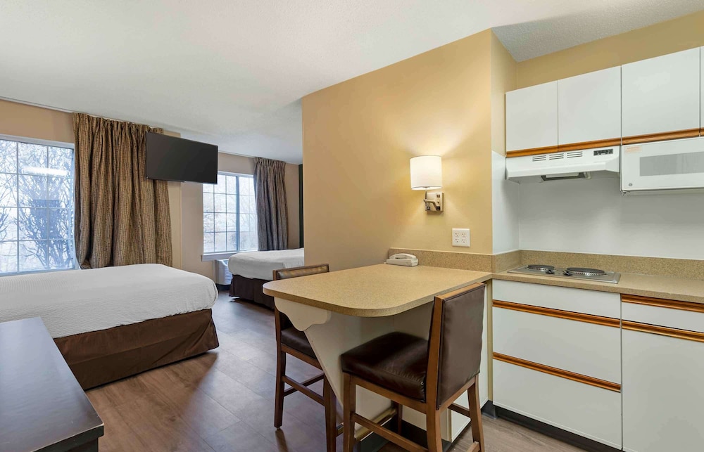 Extended Stay America Select Suites - St. Louis - Airport - Central 48/48