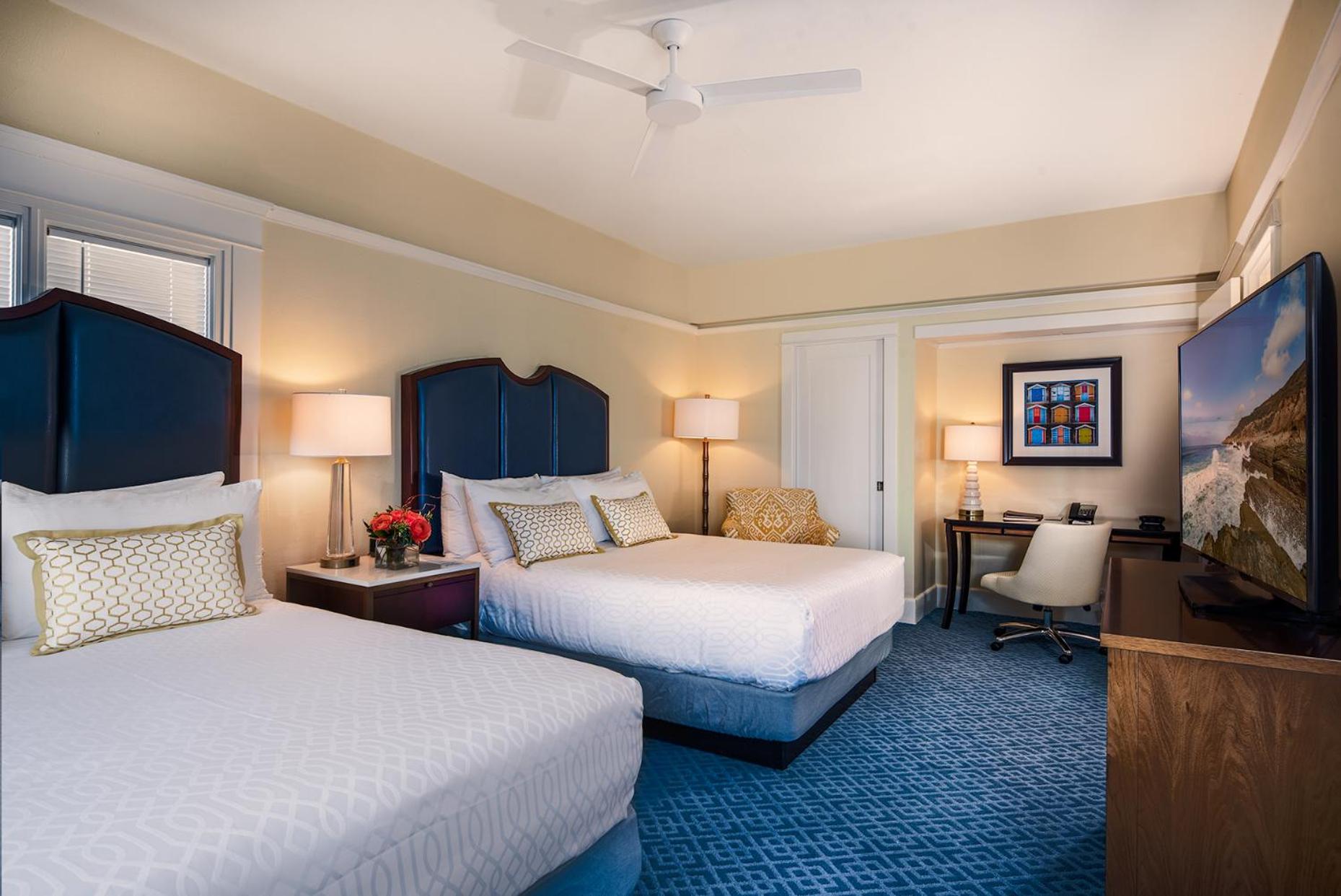Colonial, 2 Queen Beds