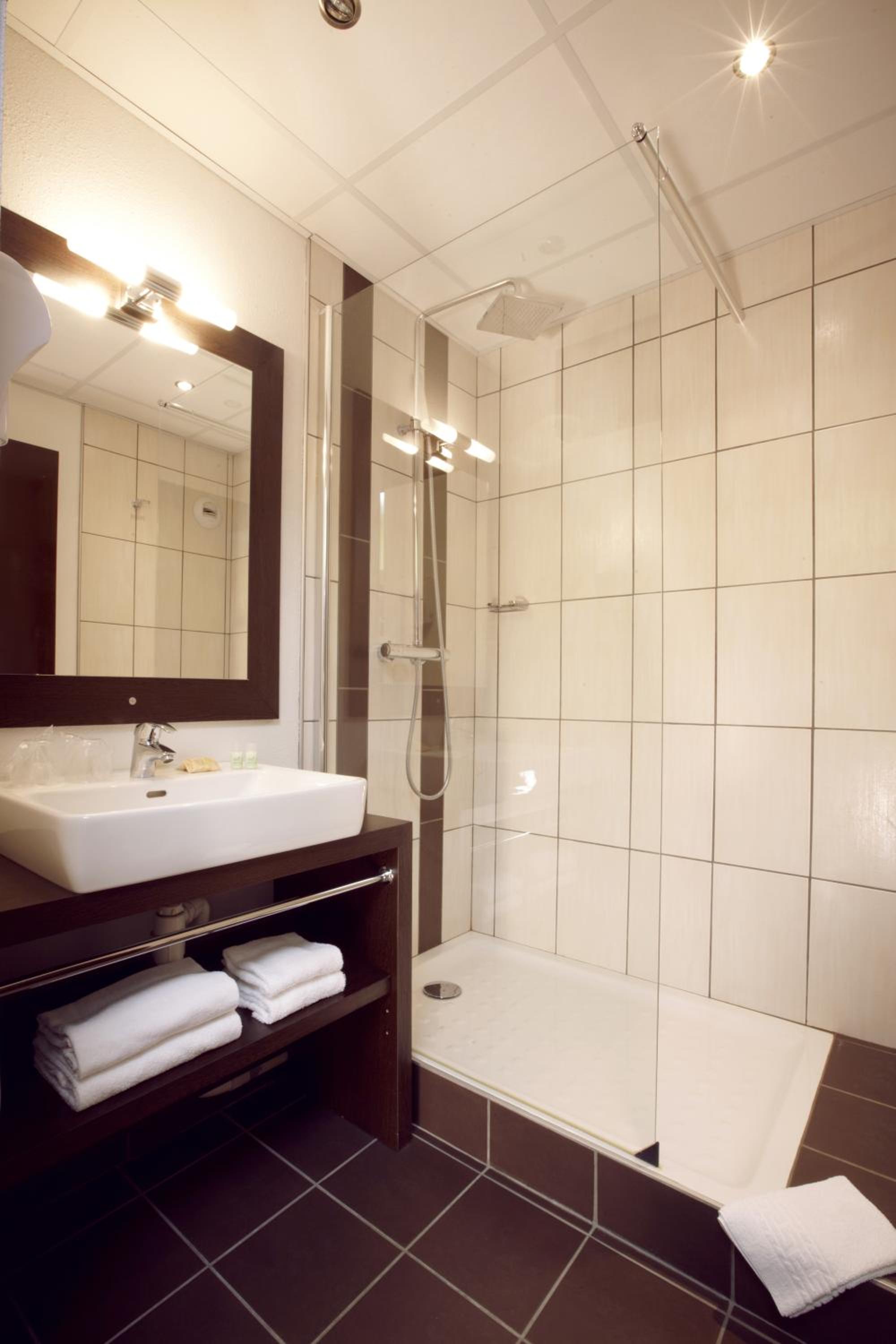 Room, Twin Beds, Four Points by Sheraton Reims Cathedrale 8/10
