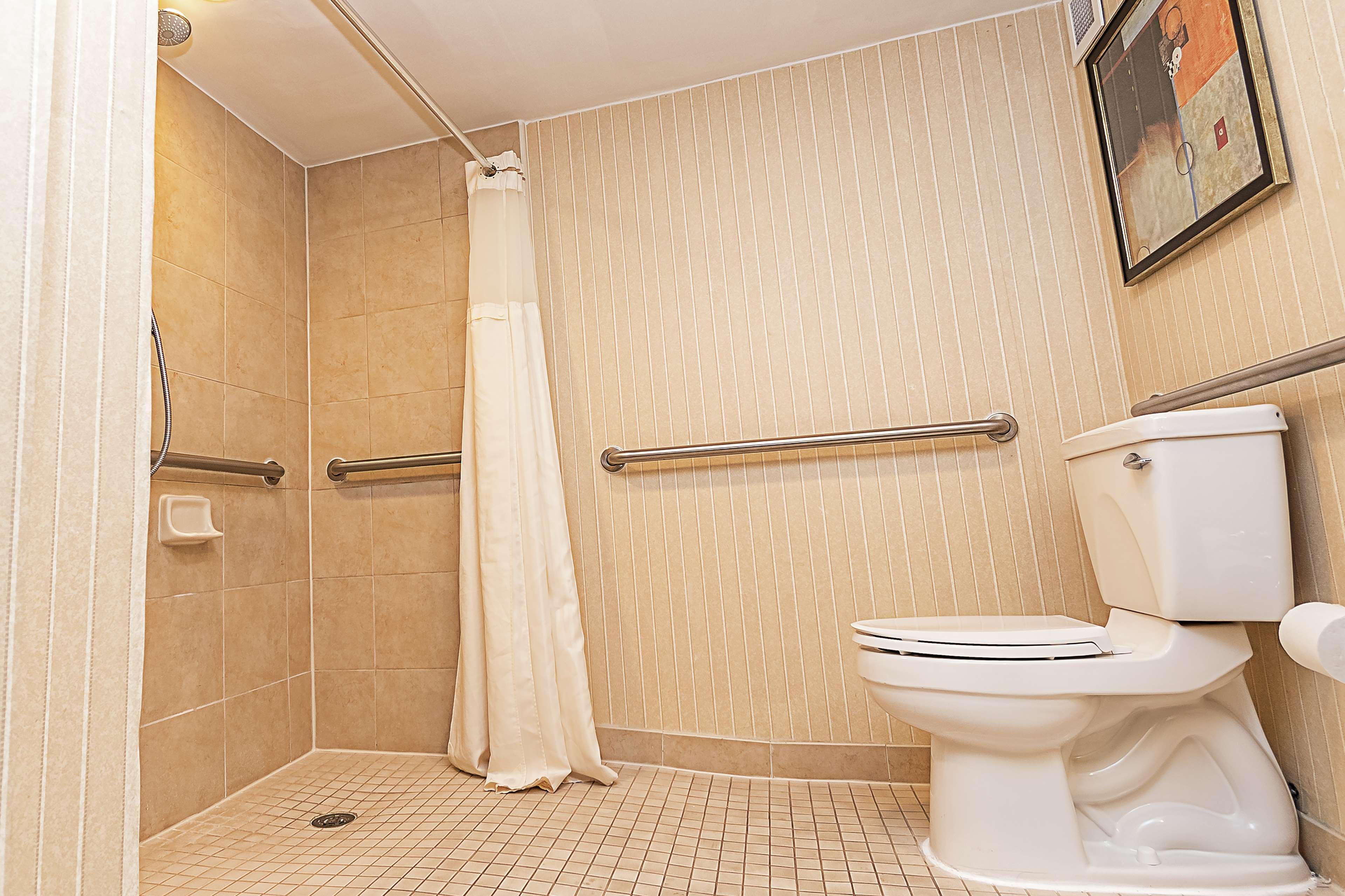 غرفة بسرير مزدوج، Doubletree By Hilton Hotel Lafayette 2/3