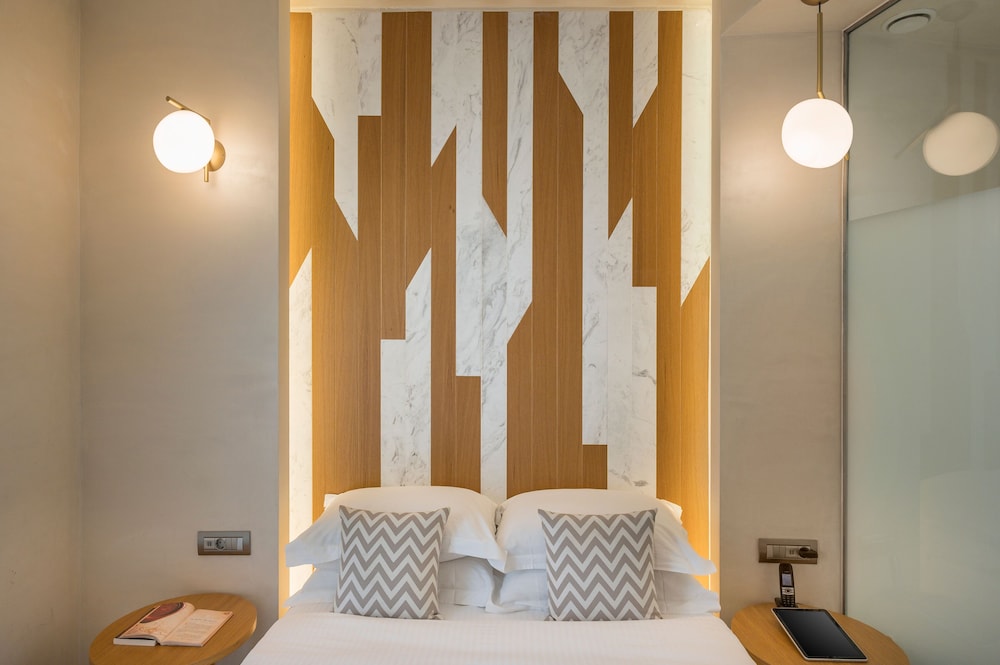 Consolato Boutique Suites 69/94