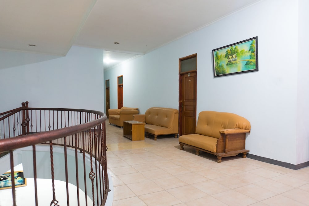 OYO 1240 Hotel Pantai Jaya 32/37