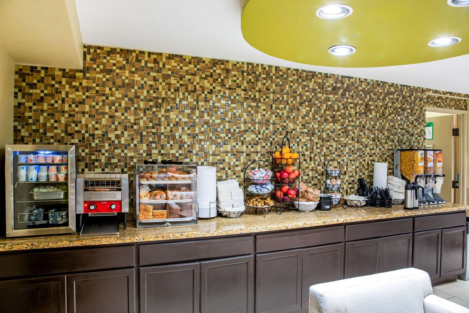 La Quinta Inn And Suites By Wyndham Oakland Airport Coliseum 45/45