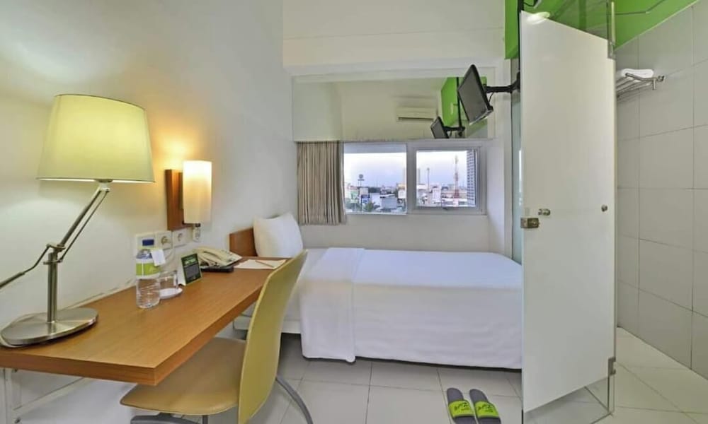Whiz Hotel Pemuda Semarang 42/44