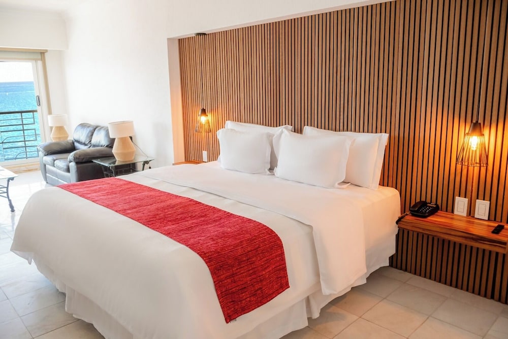 Hotel San Carlos Plaza, Beach & Convention Center 16/58