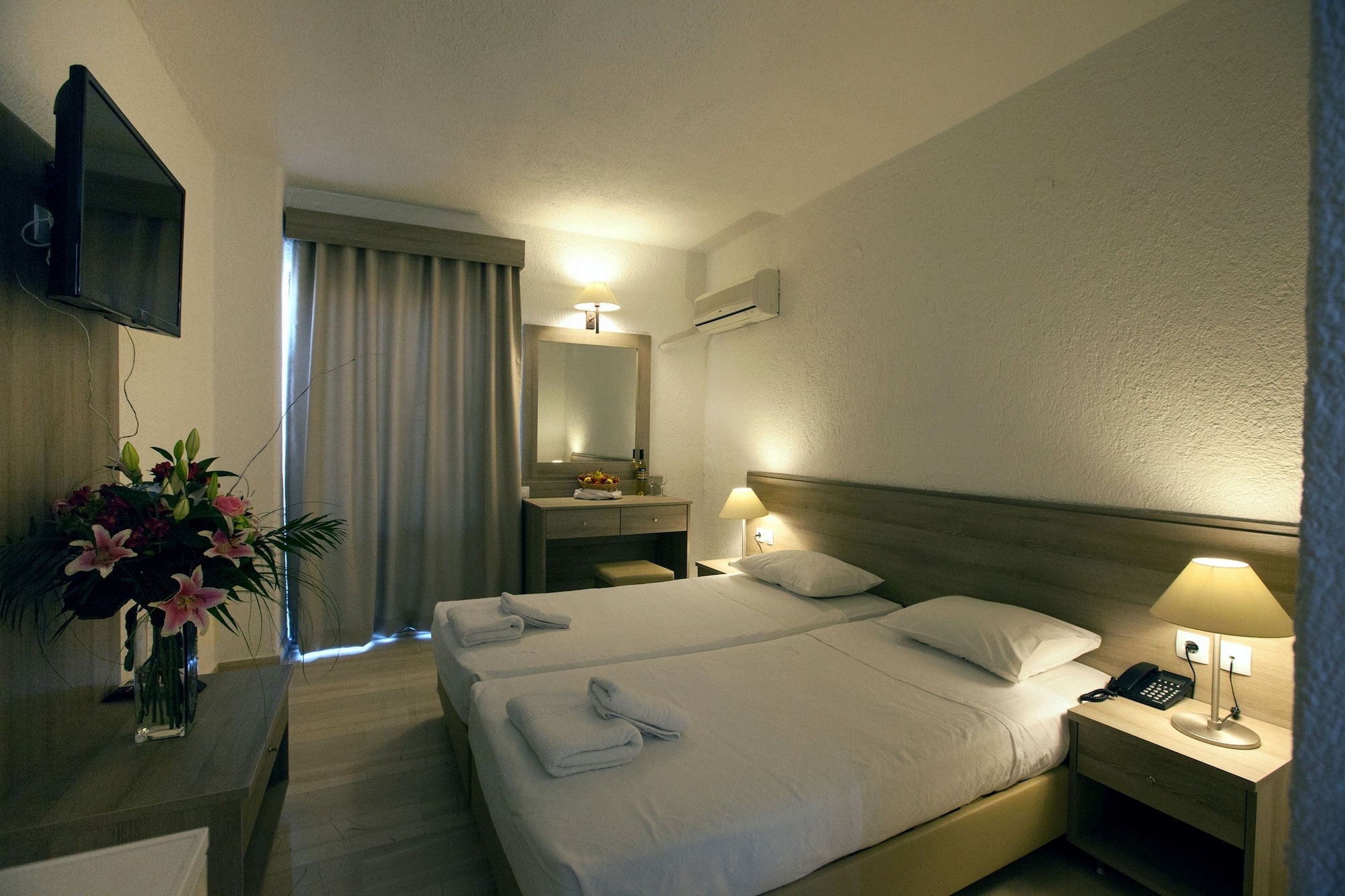 CITY, TWIN BEDS