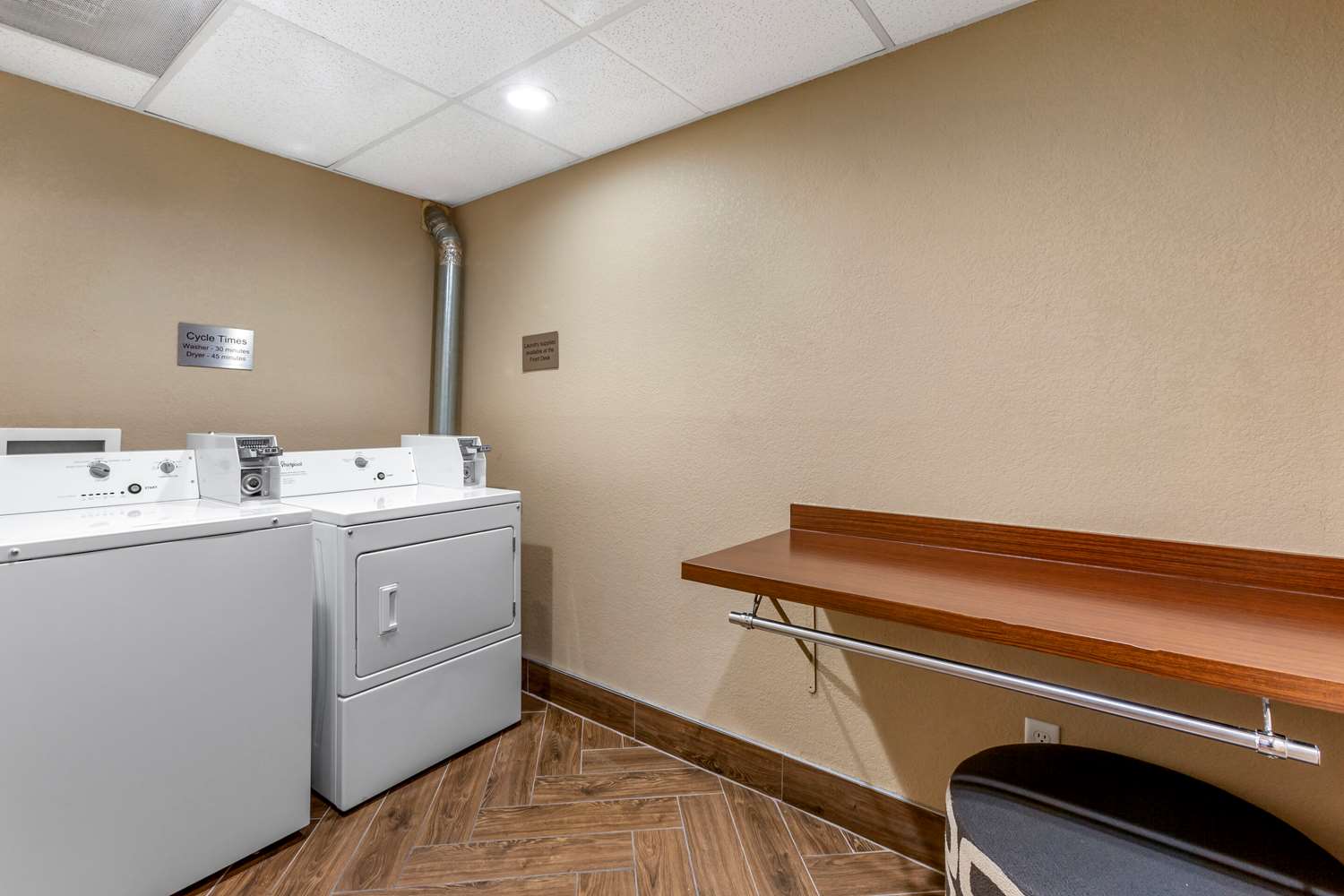 Comfort Inn & Suites Phoenix North / Deer Valley 7/31