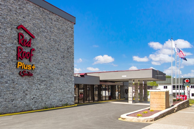 Red Roof PLUS & Suites Erie 26/26