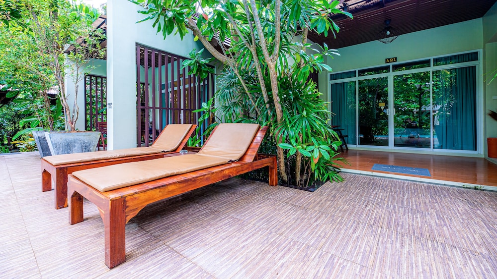 Baan Klang Aow Beach Resort 9/66