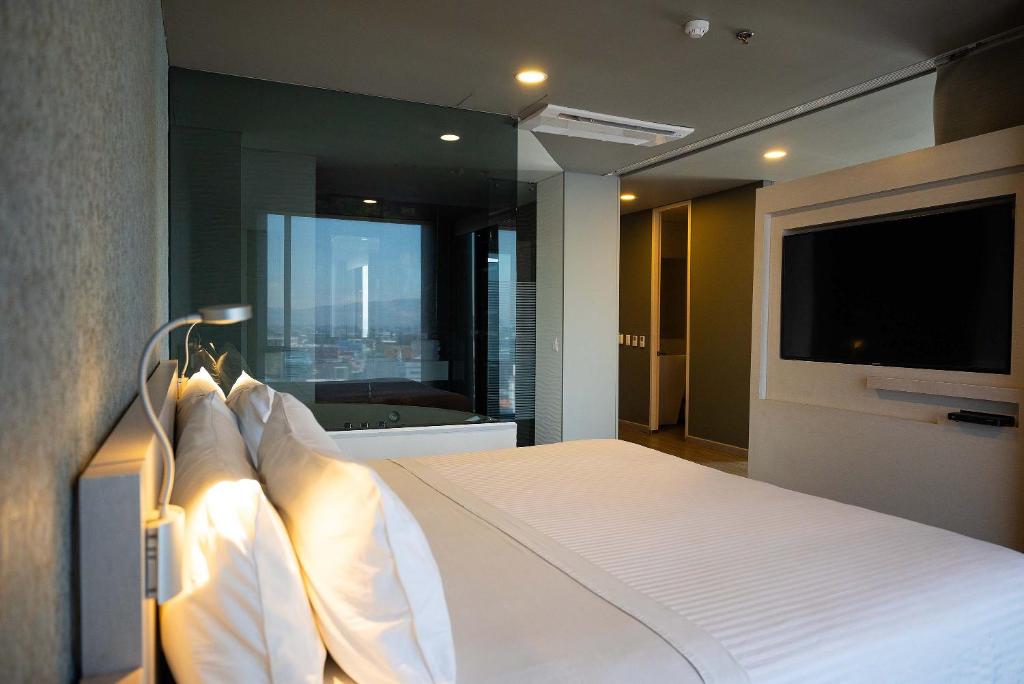 Deluxe, Suite, Hot Tub