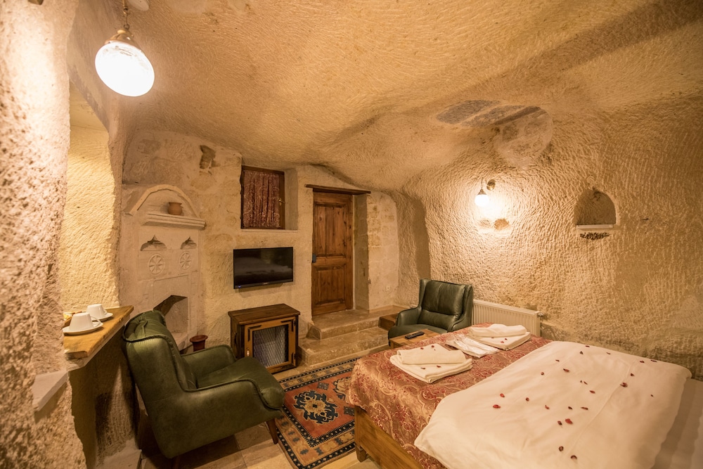 Charming Cave Hotel 9/29