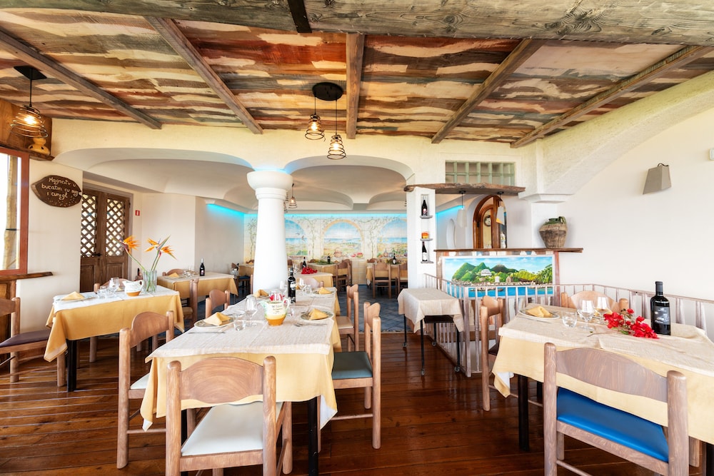 Hotel La Capannina 50/63