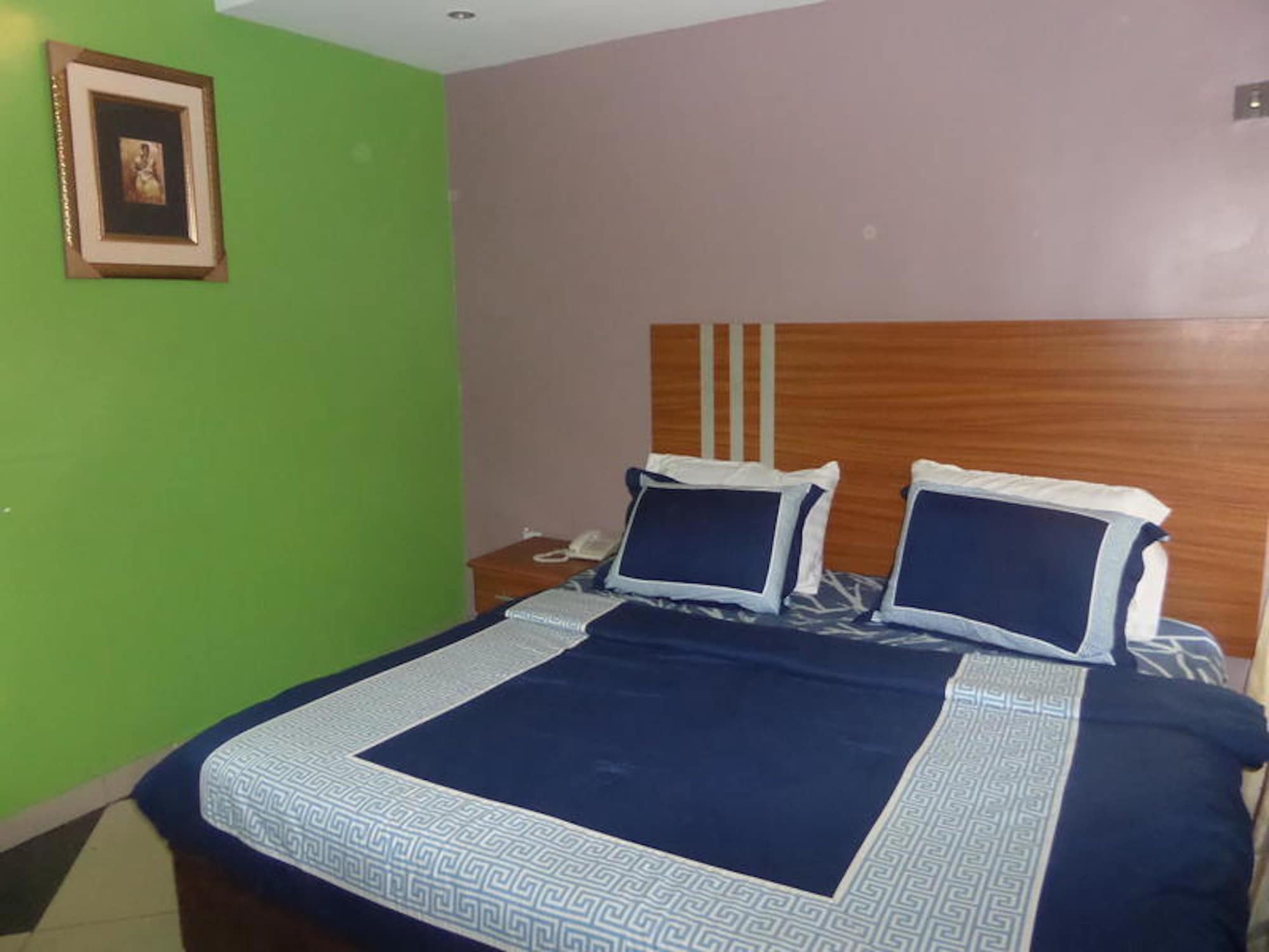 DELUXE, DOUBLE BED