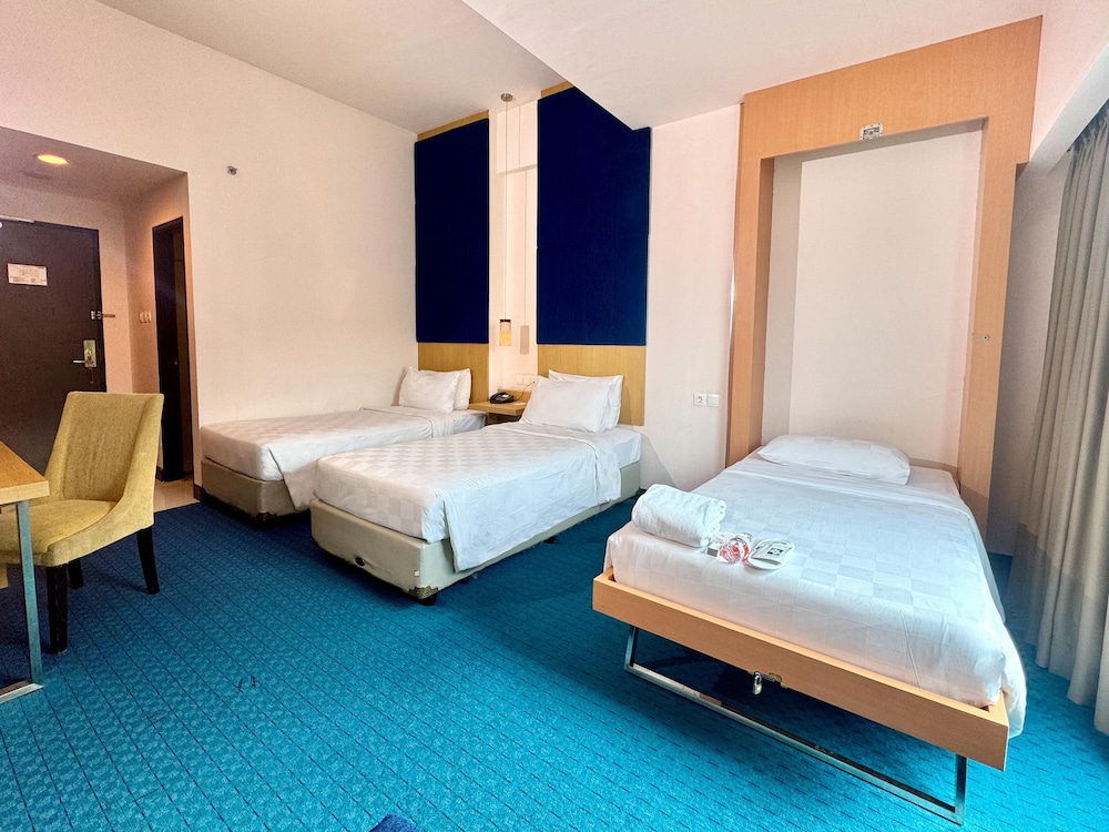 Grand, Premier, Deluxe, Triple, Twin Beds, Murphy Bed