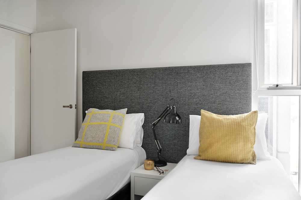 PUNTHILL SOUTH YARRA GRAND 17/61