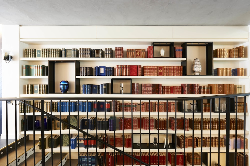 Perpetual Elysee Montaigne