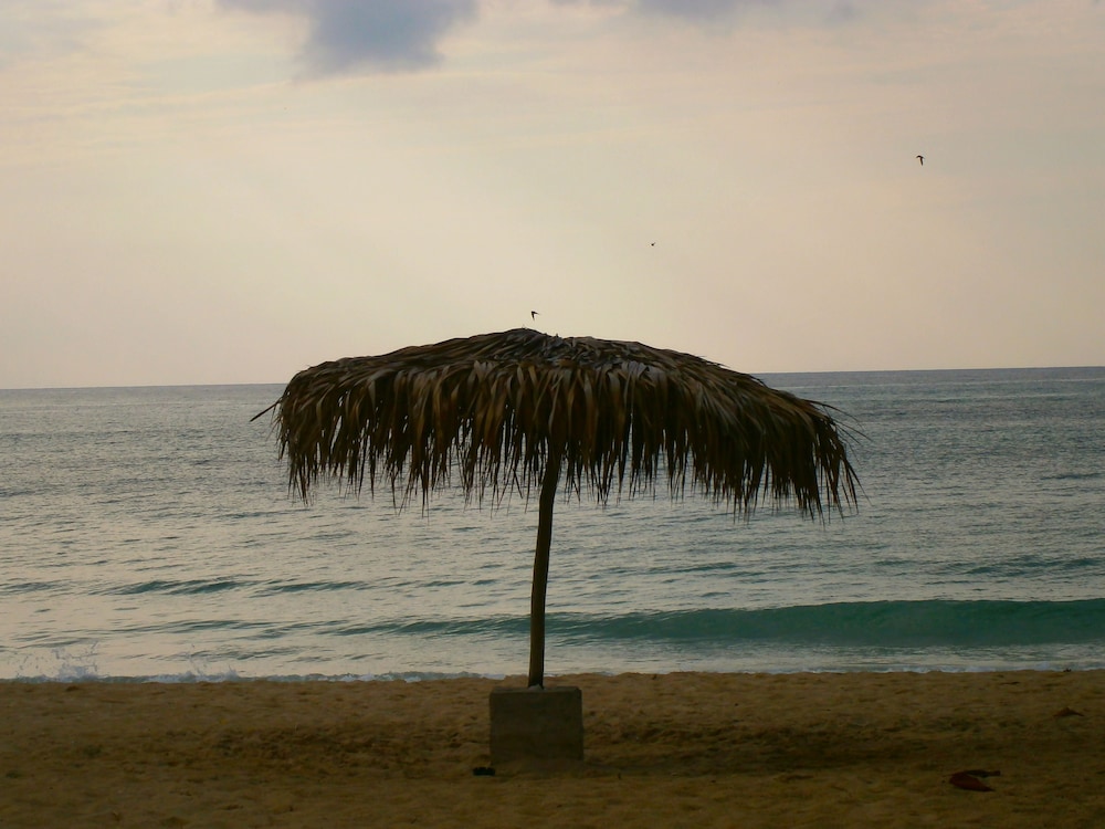 Coral Seas Beach Resort 46/58