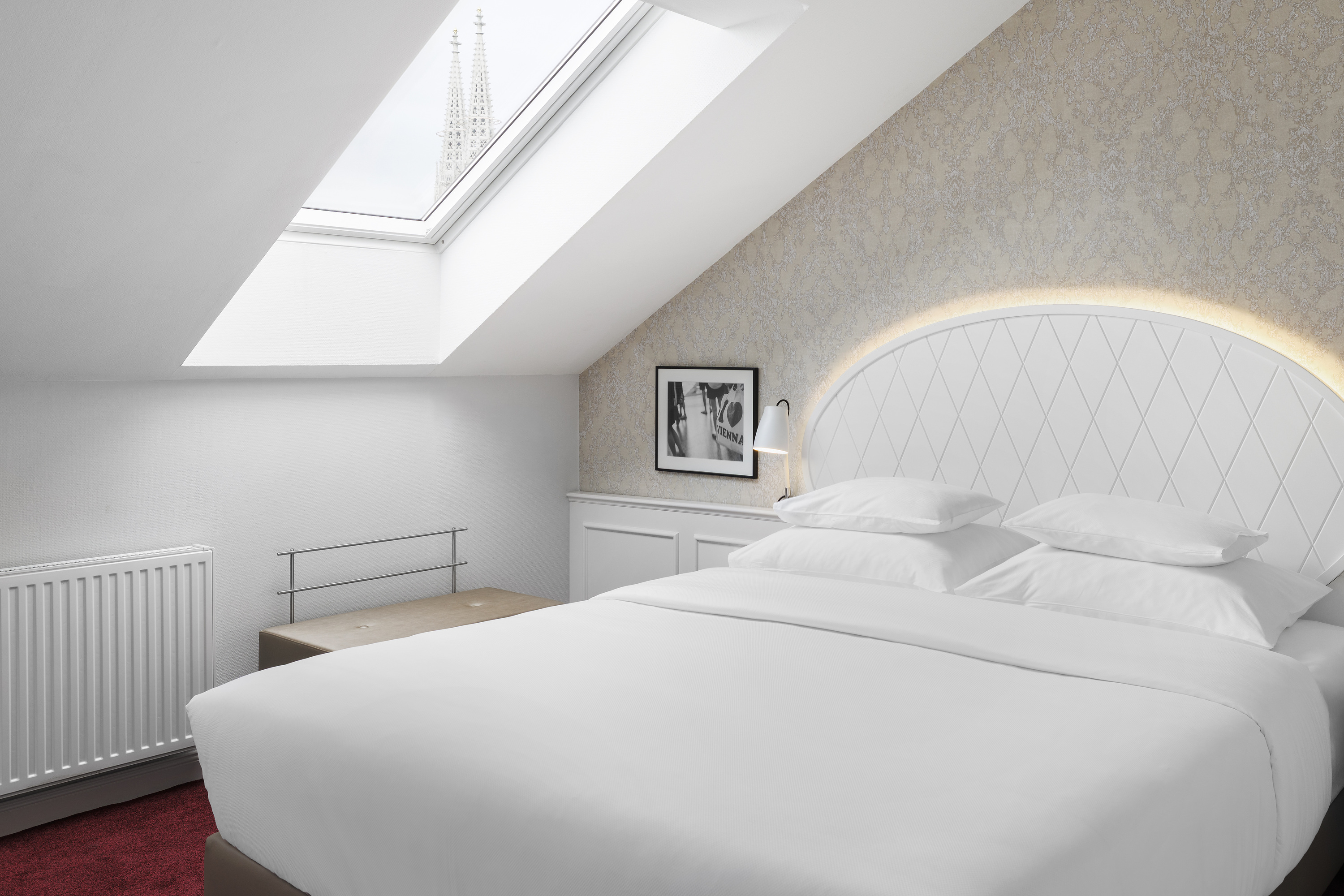 COZY, CLASSIC, QUEEN BED