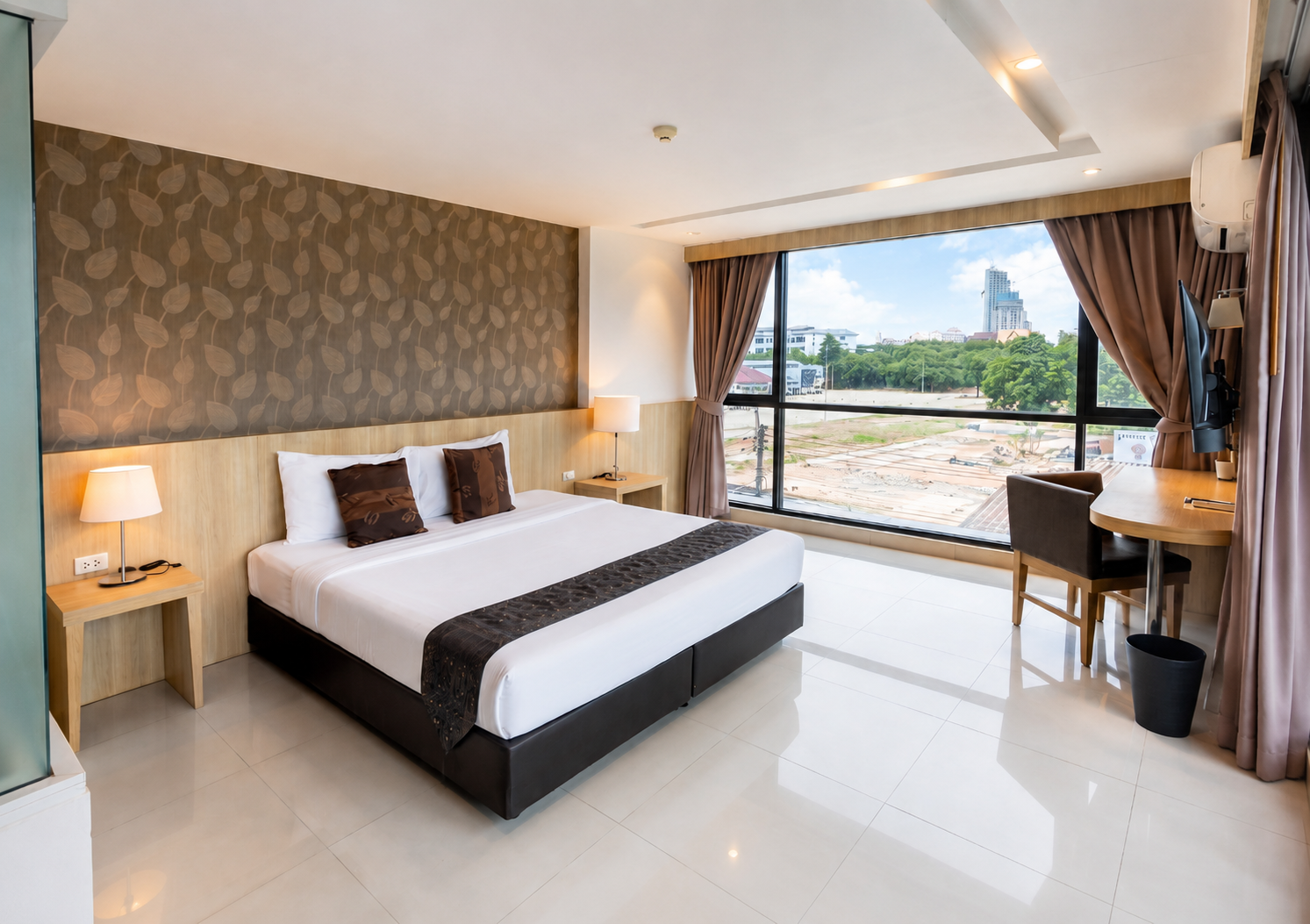Deluxe, King Bed, Pool Access