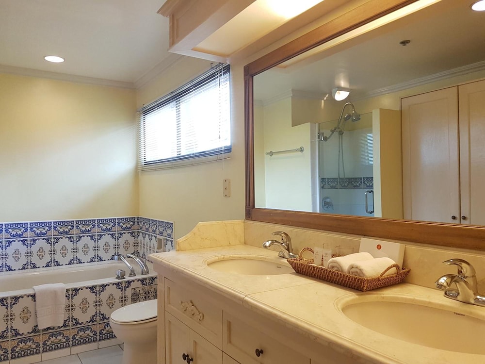 Sophia Suites Residence Hotel 39/45