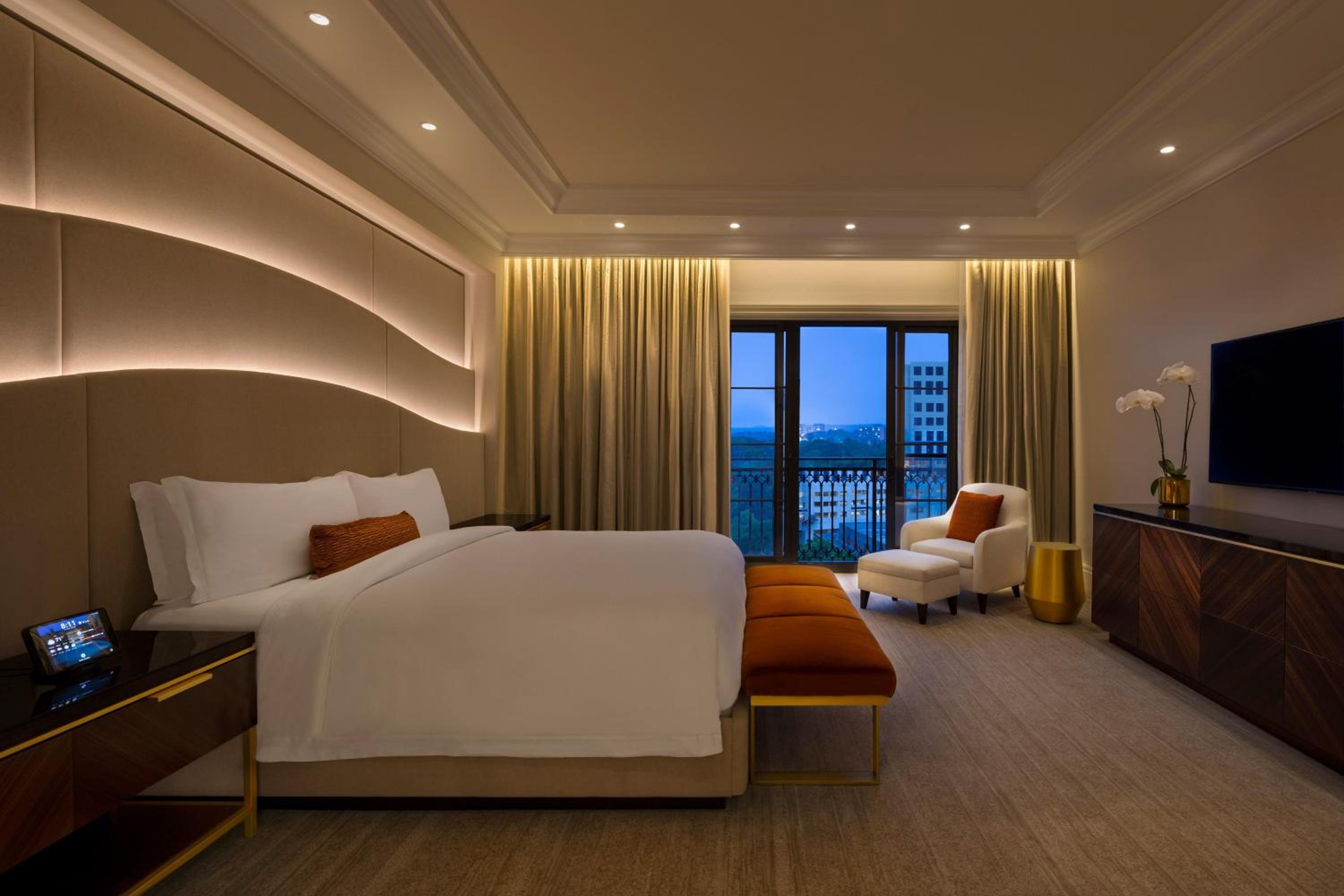 Presidential, Empire, Suite, King Bed, City View, Balcony