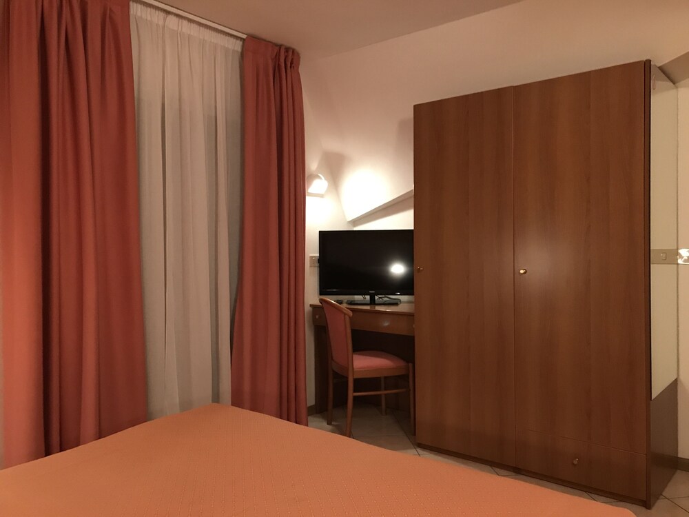 Hotel Touring 26/48