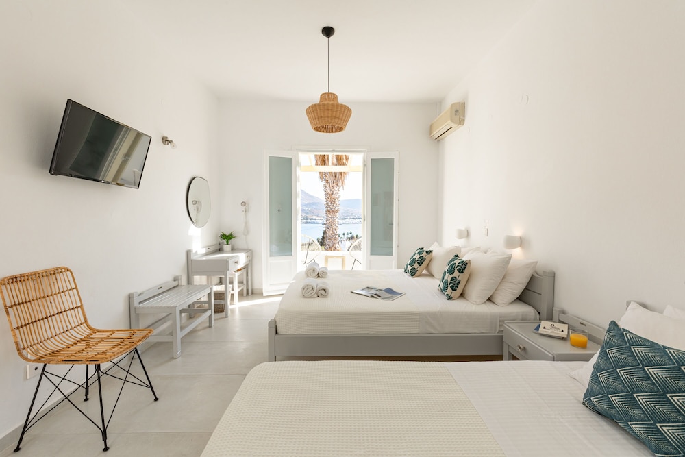 Akrotiri Hotel 43/68