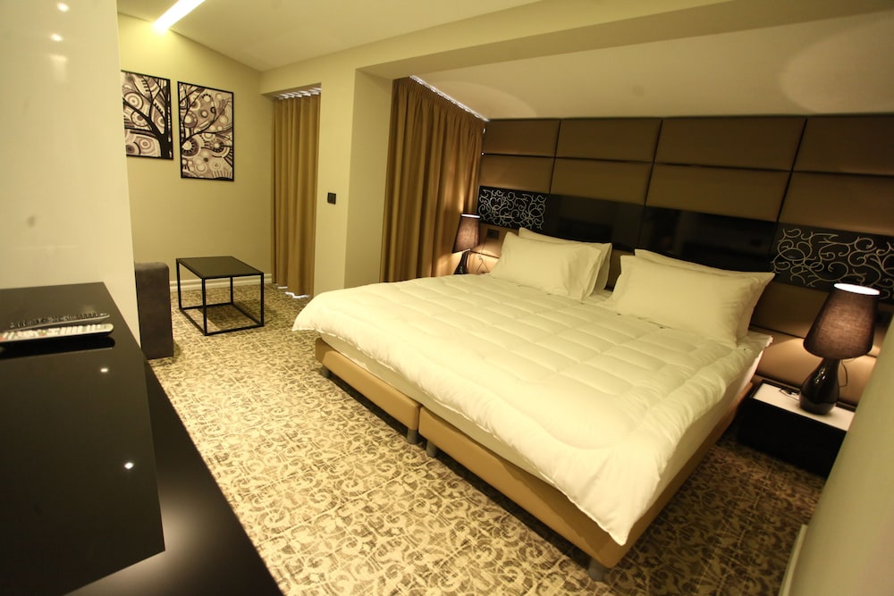 Senator Hotel 14/50
