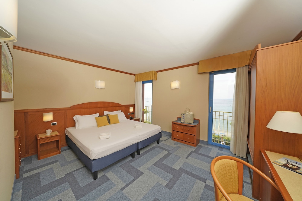 Hotel Sportsman 9/50