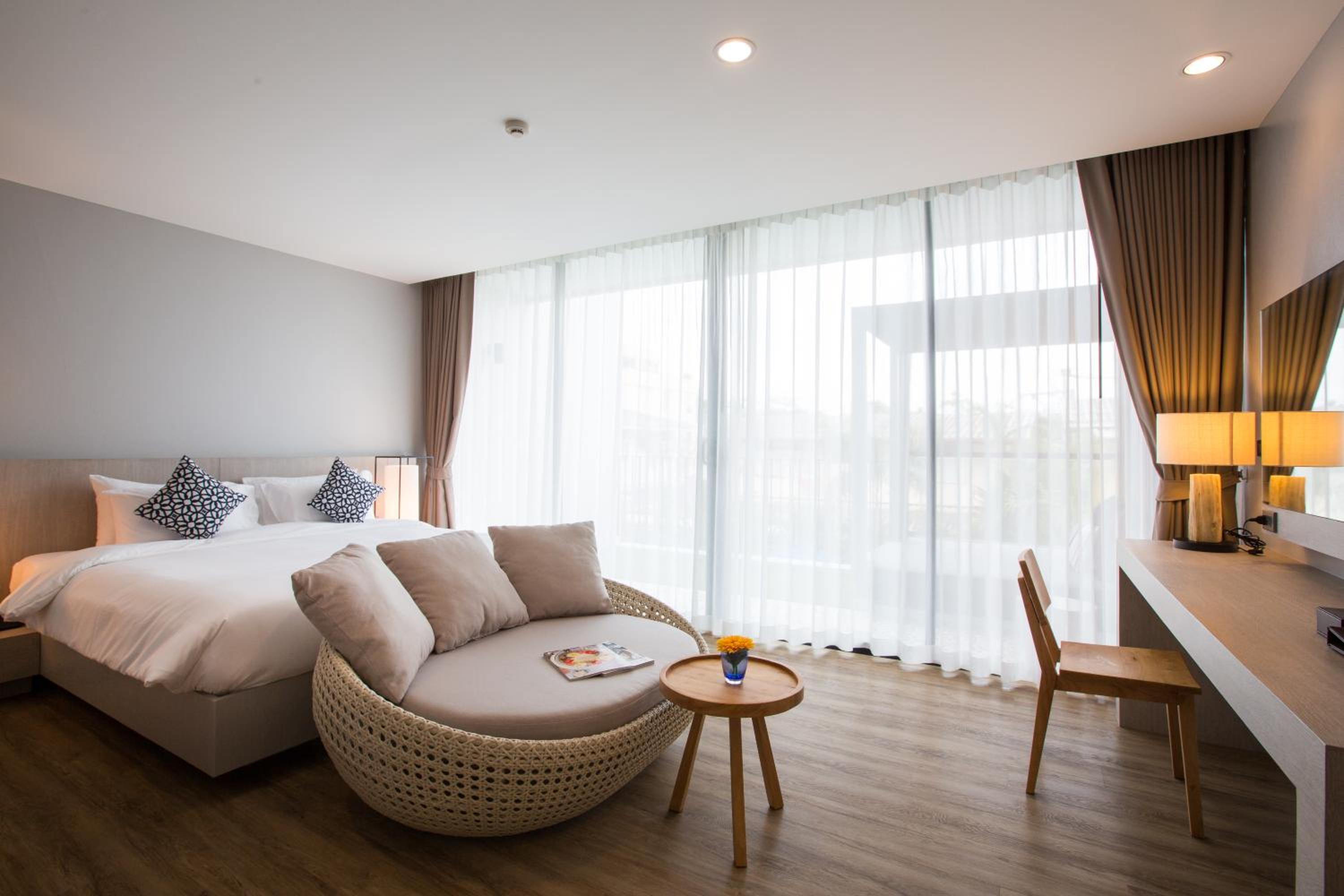 Sala, Deluxe