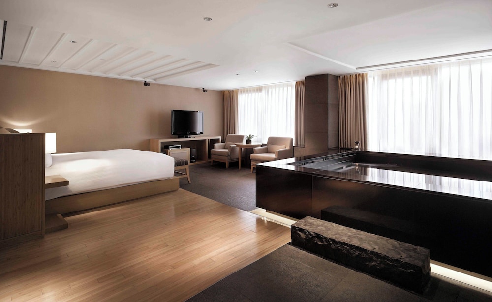 Pool, Banyan, Spa, Deluxe, King Bed, Hot Tub, Kitchen, Island Tower